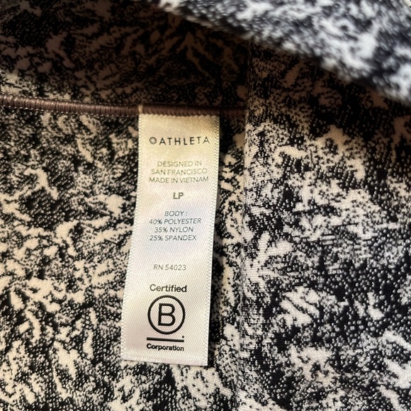 Athleta LP cream or light grey & black pattern crop leggings - Picture 3 of 5